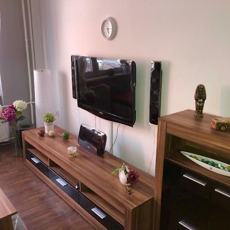 Apartman V Centru Mostu Lägenhet Exteriör bild