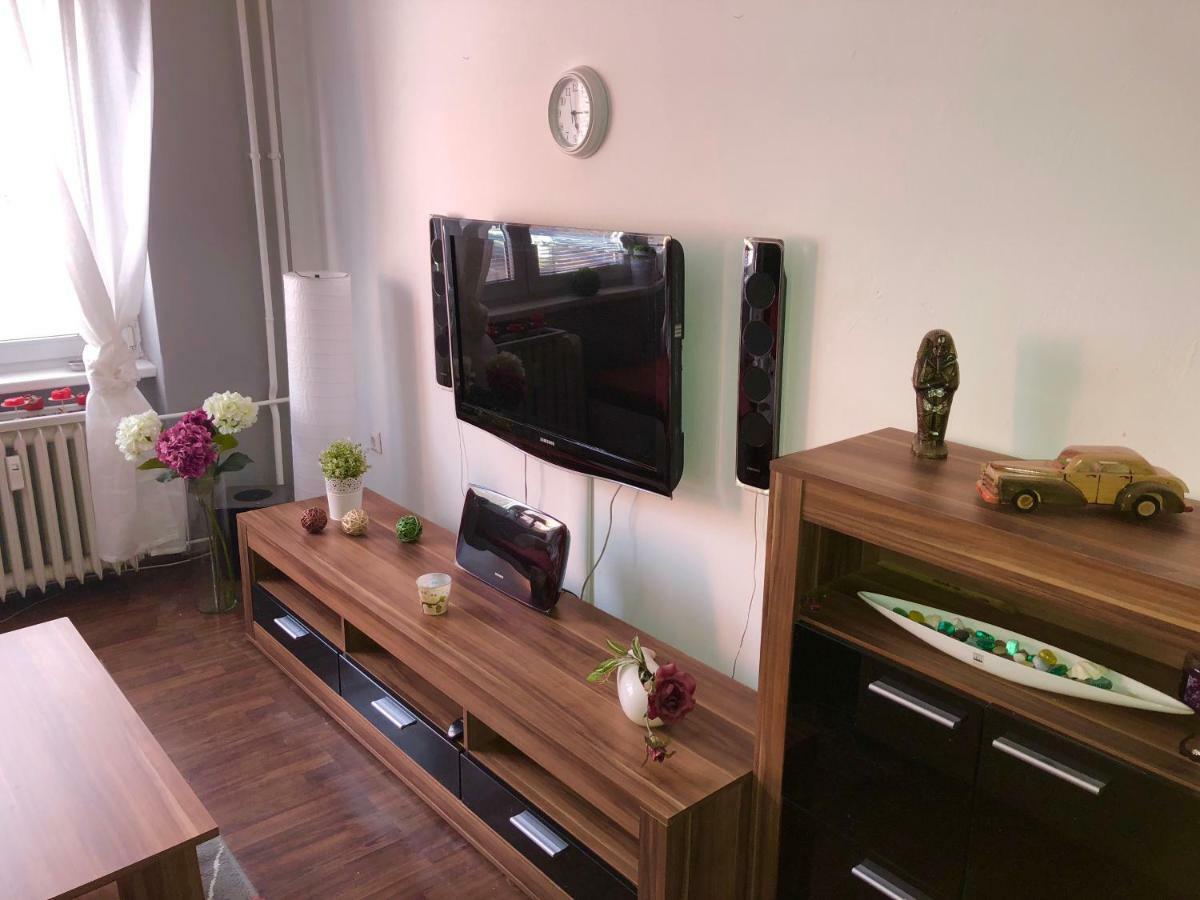 Apartman V Centru Mostu Lägenhet Exteriör bild