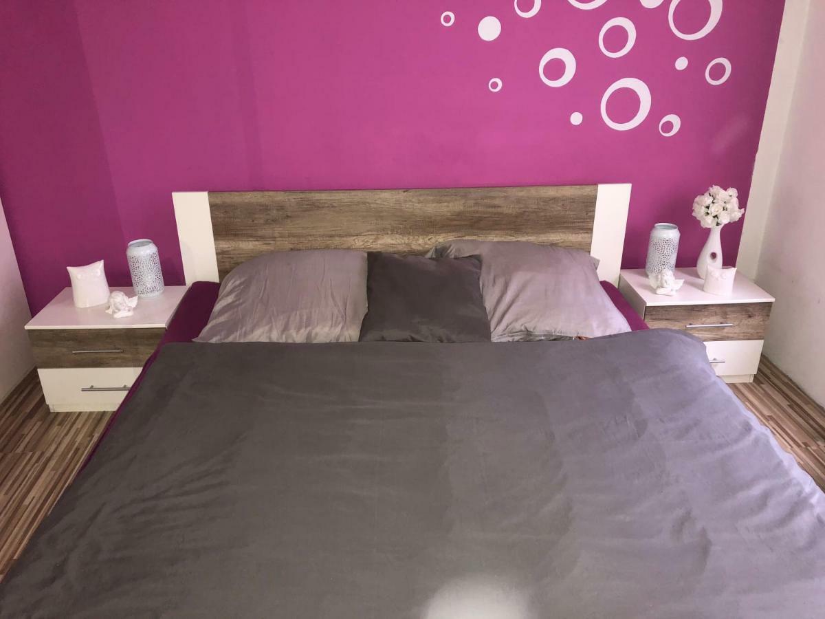 Apartman V Centru Mostu Lägenhet Exteriör bild